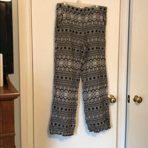 Wide legged printed pants